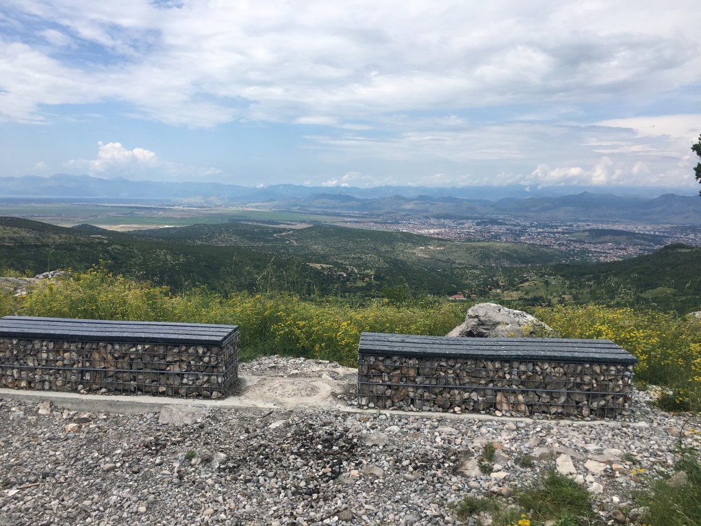 Pogled na Podgoricu i Skadarsko jezero